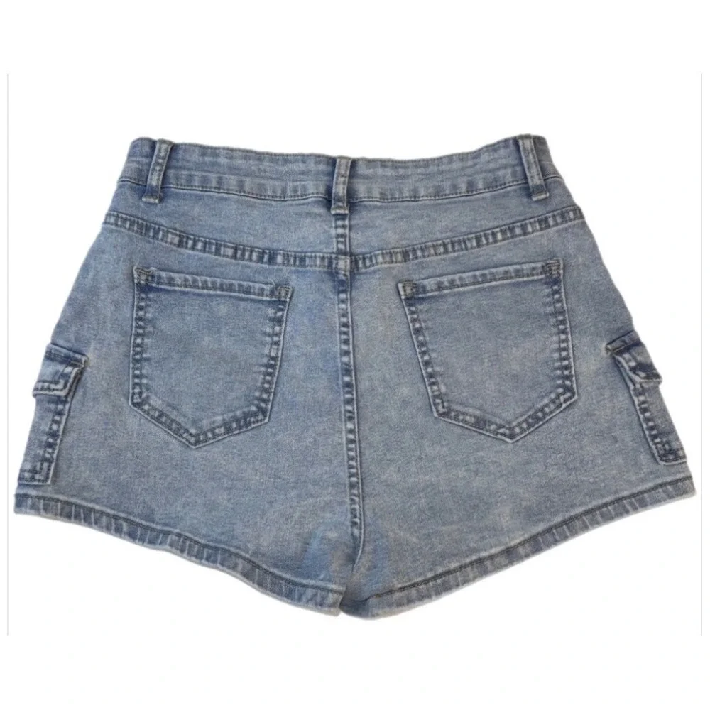 Women's Denim Cargo Shorts Light‎ Wash Size 30 (W26) Stretch Medium Rise